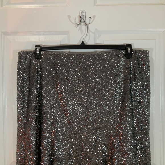 Lane Bryant Silver Sequin Elastic Waist Holiday Mini Skirt Plus Size 24 New - Picture 2 of 7